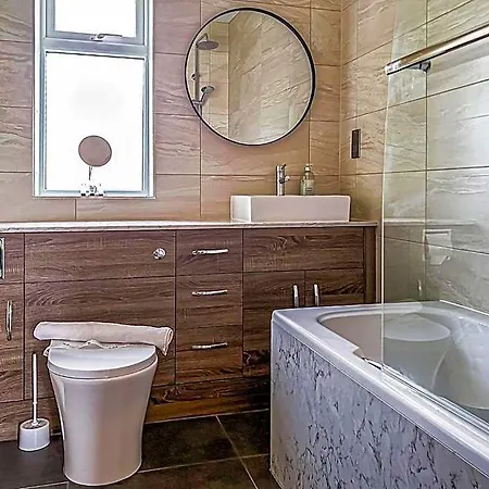 Flaxton Meadows Luxury Hotel