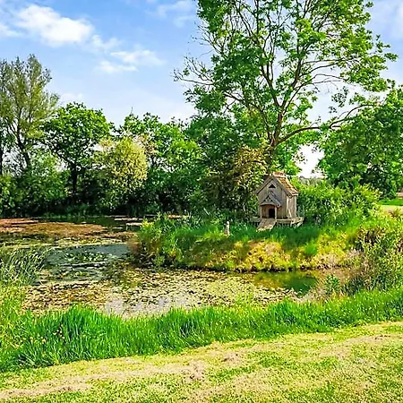 Flaxton Meadows Luxury Hotel *