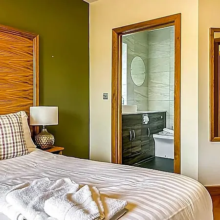 Flaxton Meadows Luxury Hotel